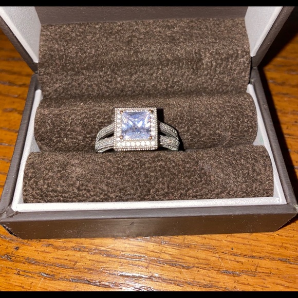 Jewelry - Size 9 ring